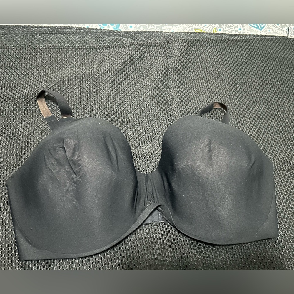 Soma black lined bra, size 40DDD. Excellent condition.
